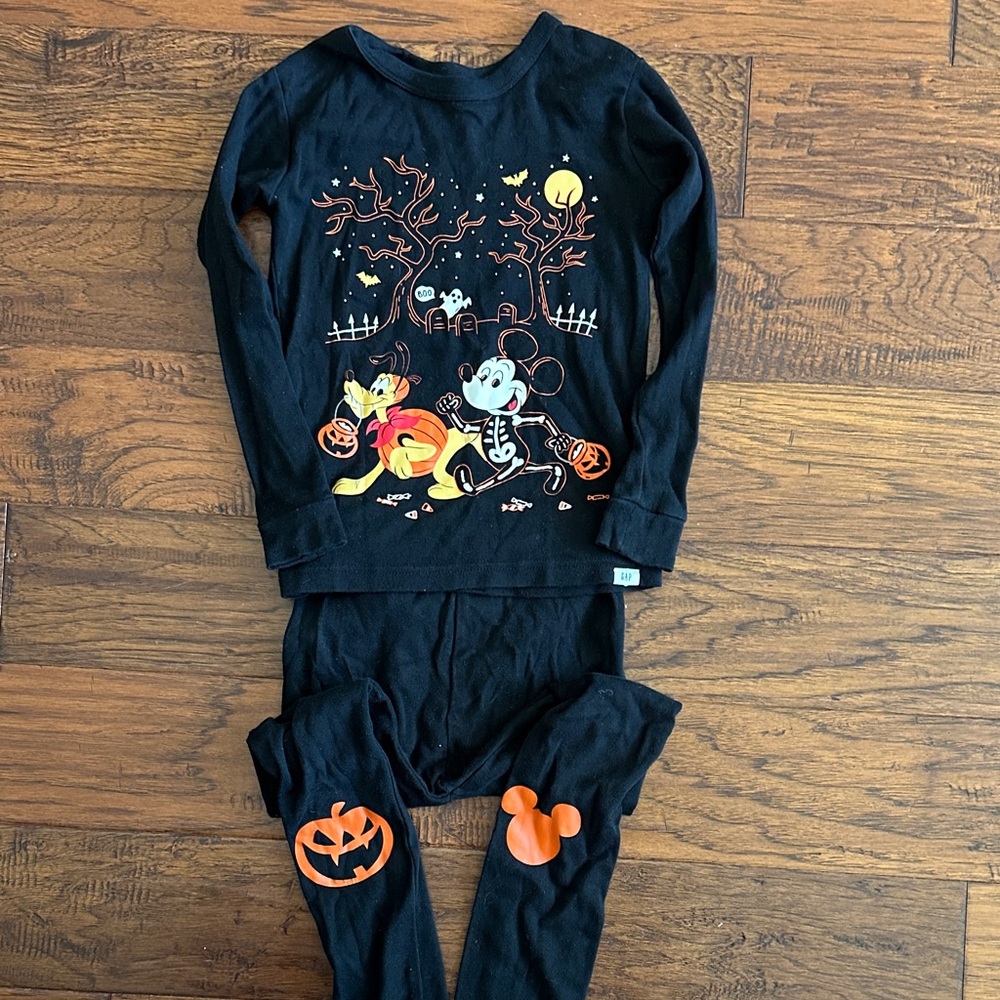 Gap Kids, Mickey Mouse Halloween pajama set, size 6